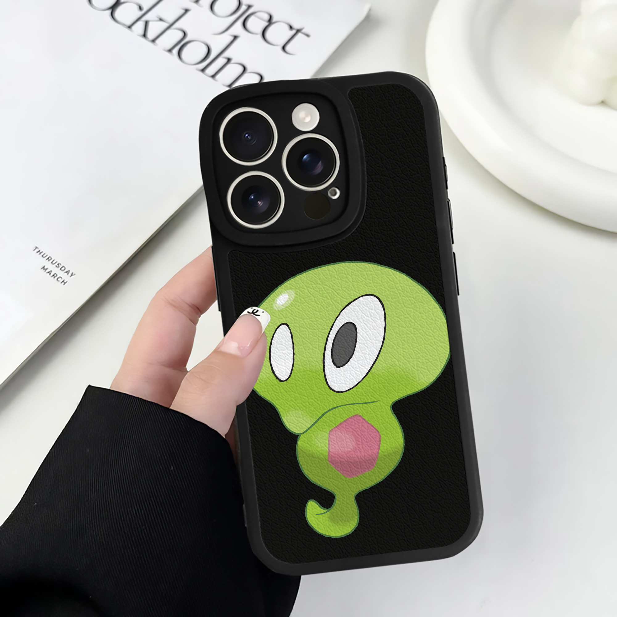 （画像用） ポケットモンスター Pokémon 【iPhone 16シリーズ対応】シリコンスマホケース（レザー調） 材質：シリコン